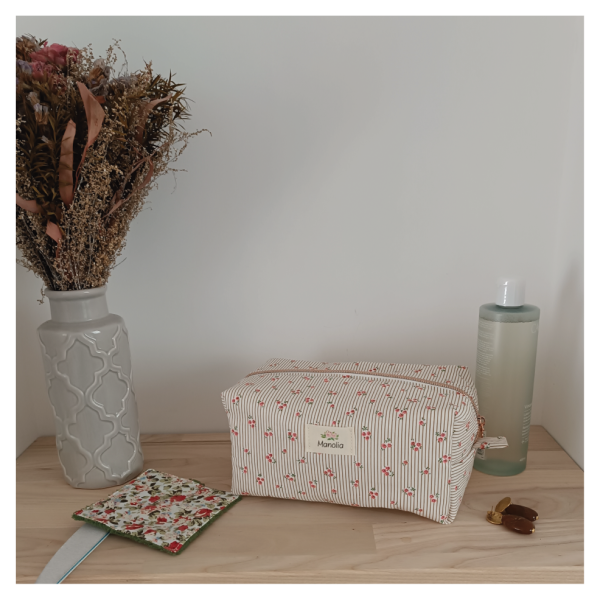 Trousse fleurs et rayures 1 Trousse de toilette fleurs et rayures