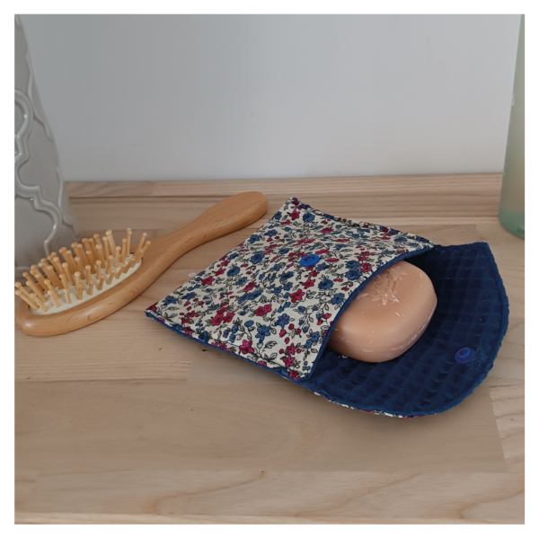 Pochette à savon fleurs bleues 2 Pochette à savon fleurs bleues